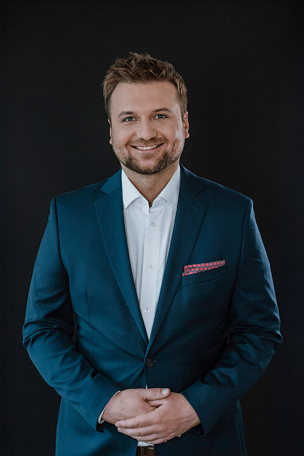 Krzysztof Stępniewski Athlete Partnerships Directo